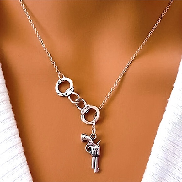 🔴𝟭𝟬/$𝟮𝟱🔴NEW Handcuffs & Gun Necklace - Picture 10 of 10